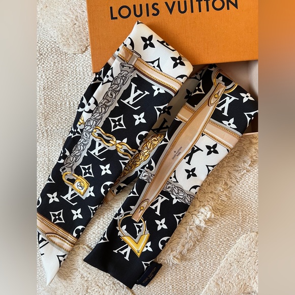 Louis Vuitton Black White Monogram Silk Bandeau Twilly Scarf NEW Box HOST PICK 💖 - Picture 7 of 8